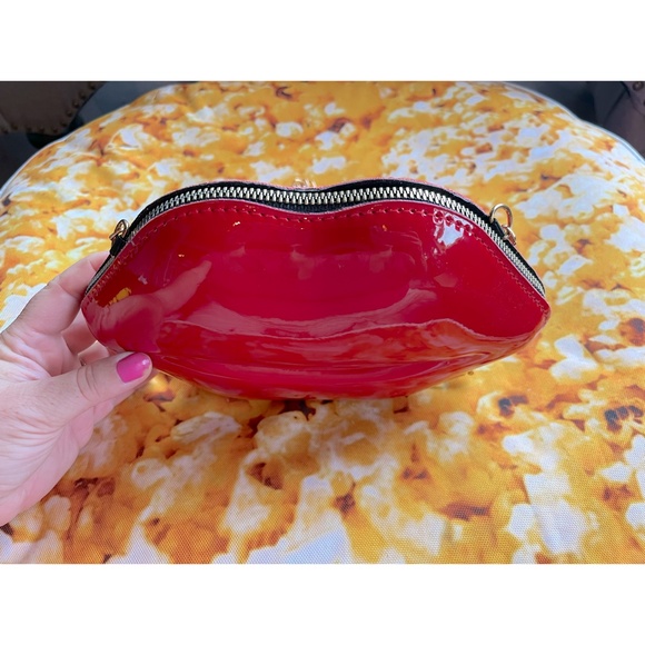 NEW red lips purse sexy purse - Picture 2 of 3